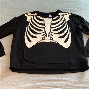 Halloween lightweight skeleton sweatshirt!